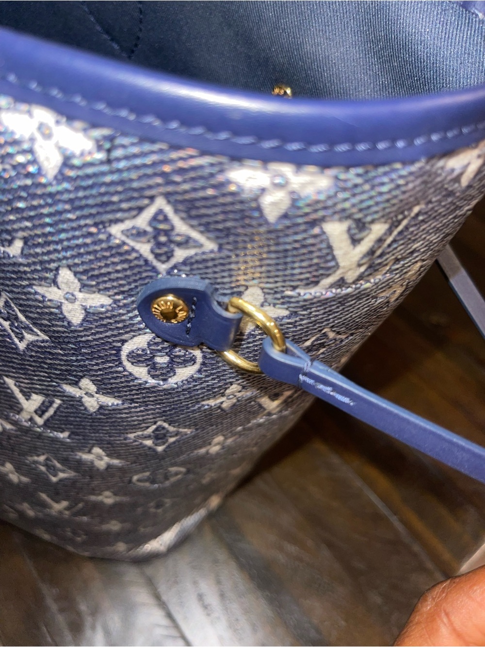 Louis Vuitton Limited Edition Monoglam Neverfull tote and pouch. - Picture 15 of 16